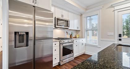 Luxury 2Bed 2Bath Apartment in Heart of Historic Pittsford Village