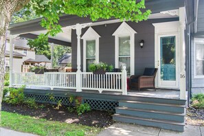 Terrace/patio - Luxury 2Bed 2Bath Apartment in Heart of Historic Pittsford Village (Pittsford)