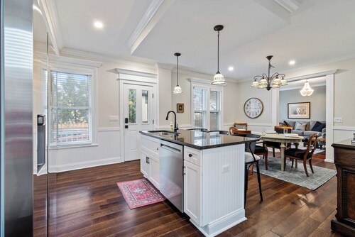 Luxury 2Bed 2Bath Apartment in Heart of Historic Pittsford Village