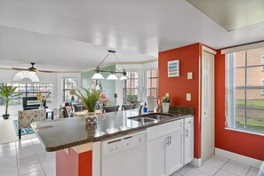 Interior - Waterview Condo Close to Disney (Kissimmee)