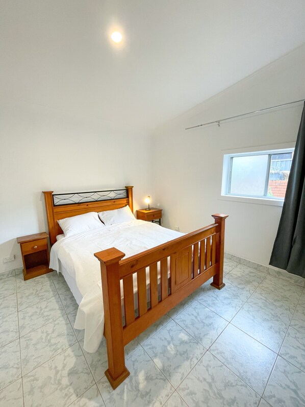 5 bedrooms, iron/ironing board, WiFi