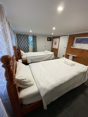 5 bedrooms, iron/ironing board, WiFi