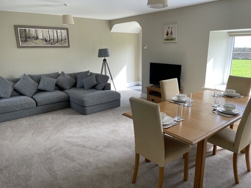 Cottage - Sleeps 4 - Pet friendly - Parking