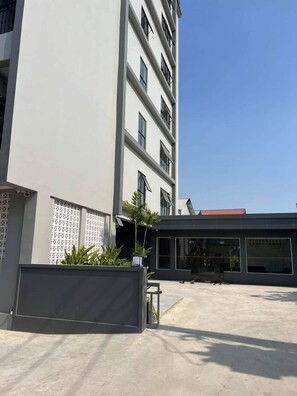 Front of property - Hotel Chom Chao City (Phnom Penh)
