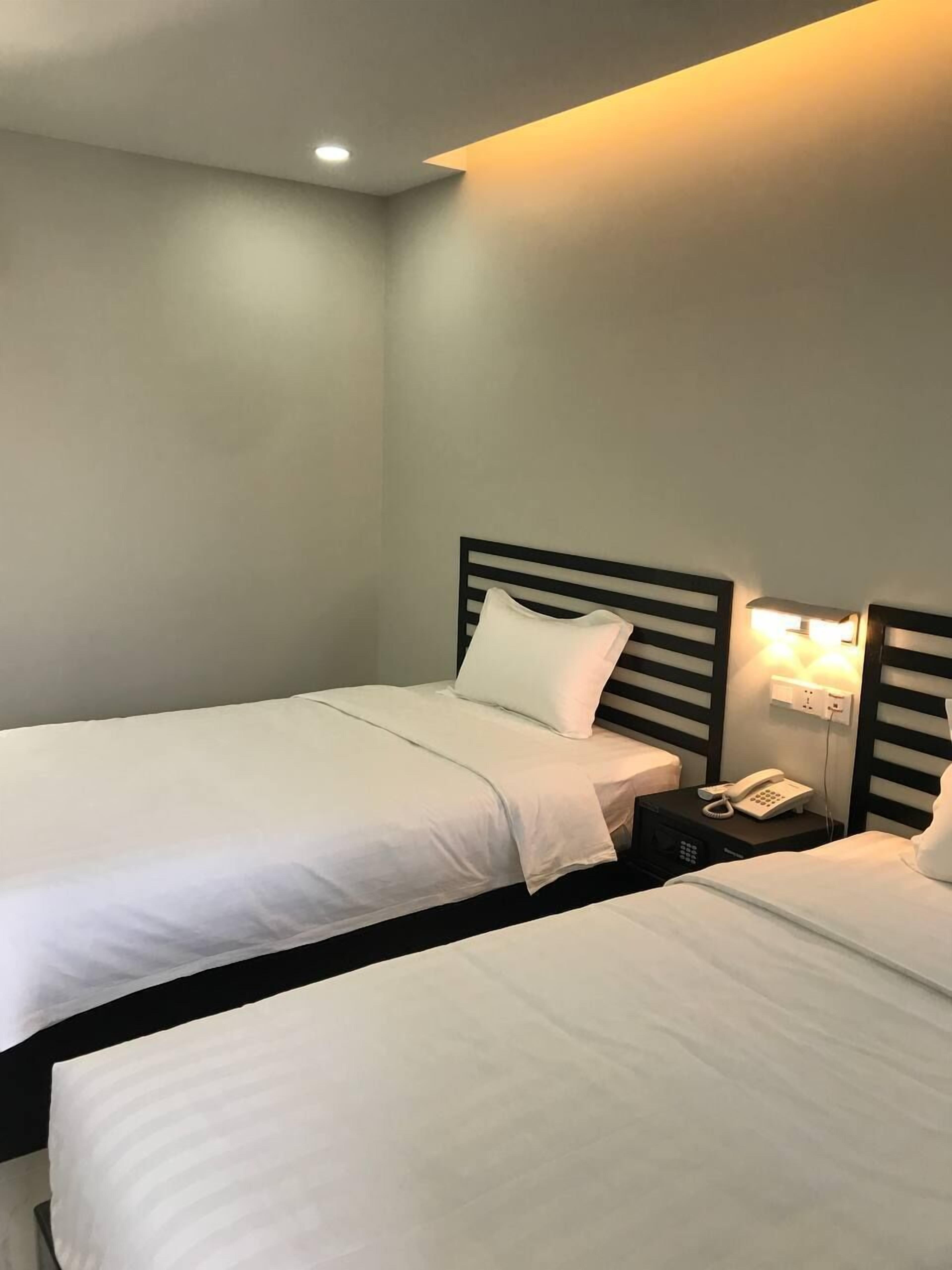 deluxe twin room | in-room safe, desk, iron/ironing board, free wifi