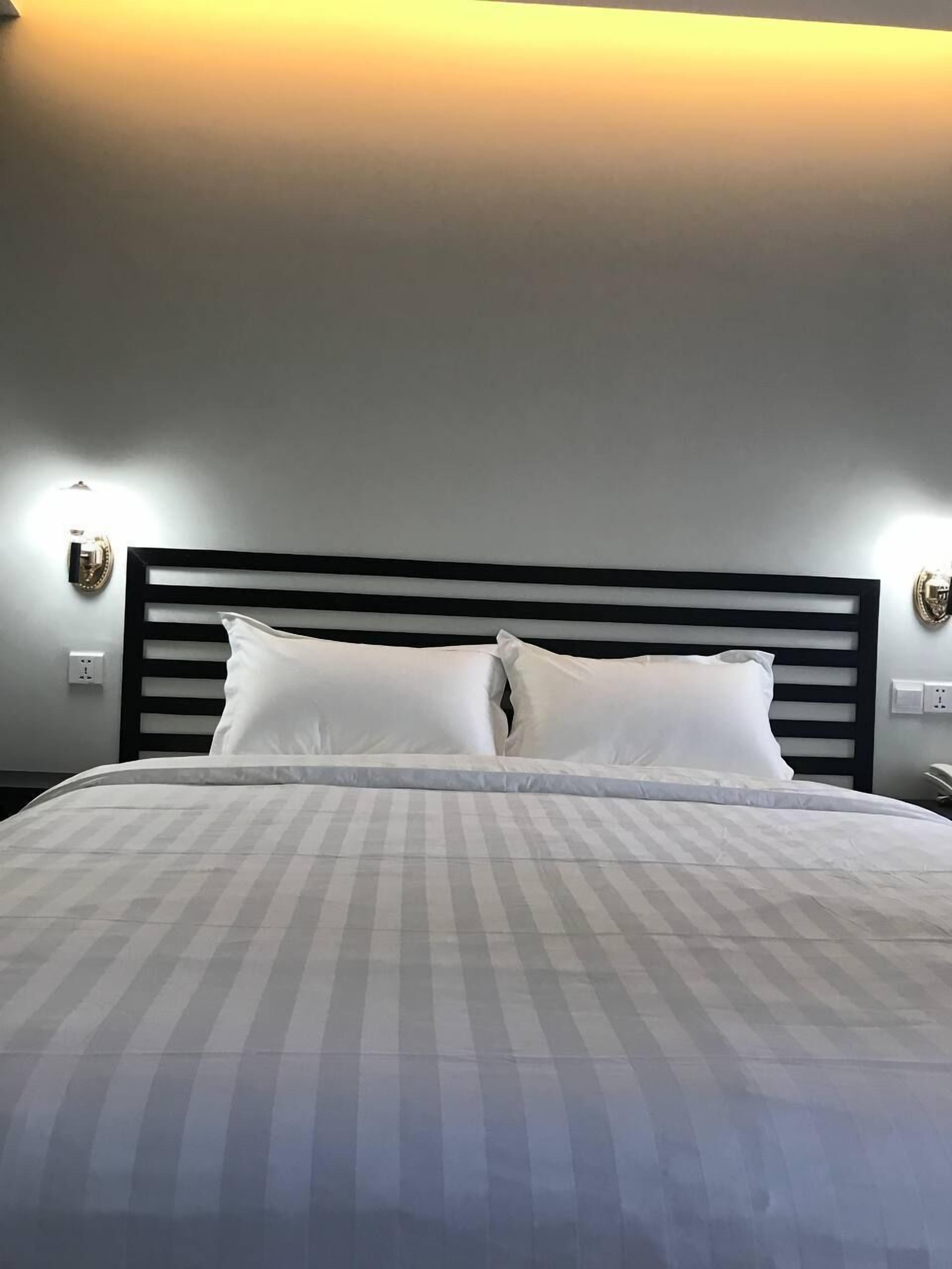 deluxe double room | in-room safe, desk, iron/ironing board, free wifi
