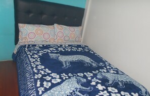 Comfort Room, 1 Queen Bed | Premium bedding, down comforters, Select Comfort beds, minibar - HOSTAL CRIDMY (Quito)