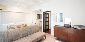 Family Room | Living area | 50-inch flat-screen TV with satellite channels, TV