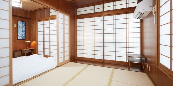 Family Room | Laptop workspace, blackout curtains, iron/ironing board, free WiFi - Guest house II Rokumarukan (Naha)