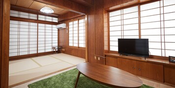 Family Room | Laptop workspace, blackout drapes, iron/ironing board, free WiFi