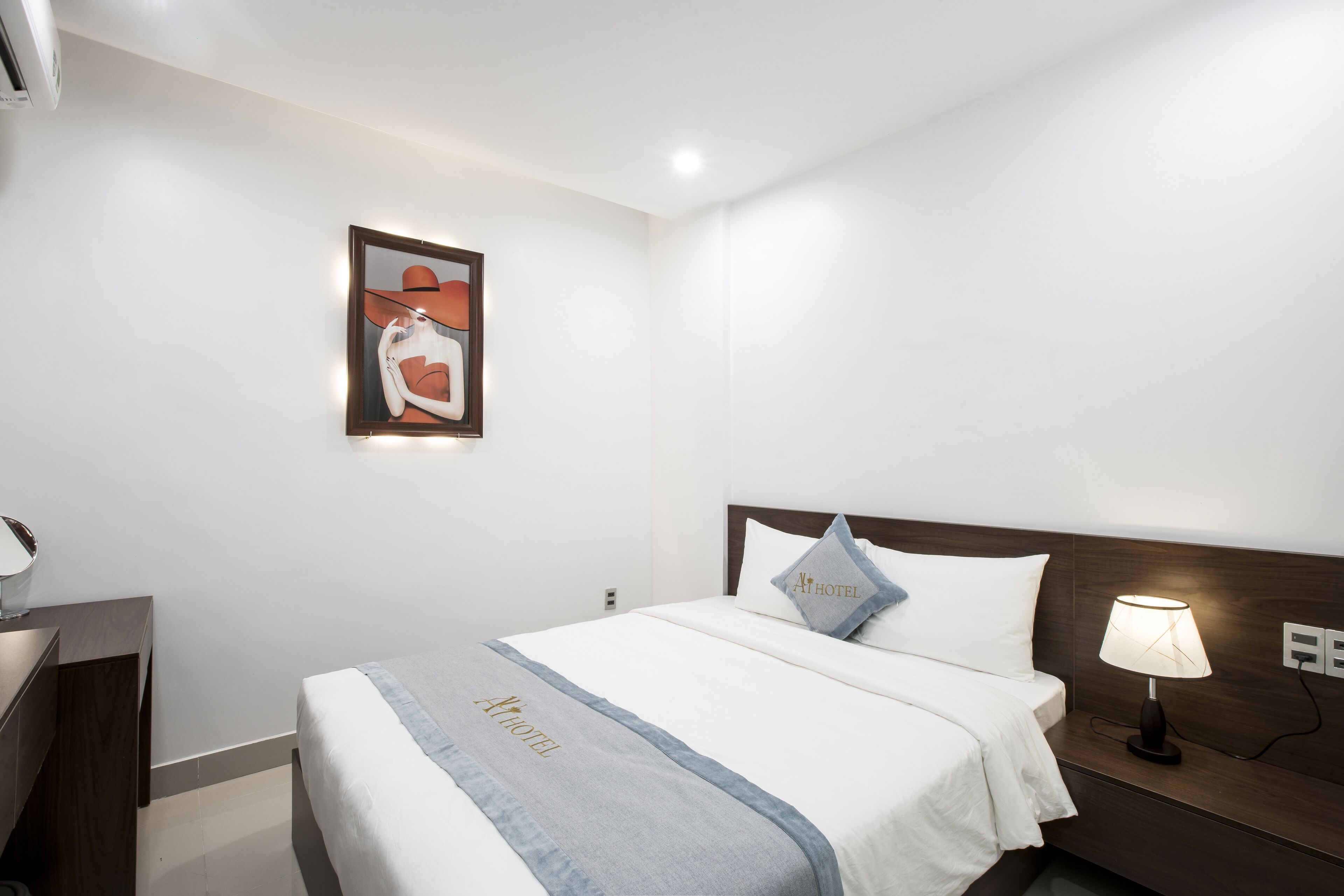 Bureau, chambres insonorisées, Wi-Fi gratuit, draps fournis