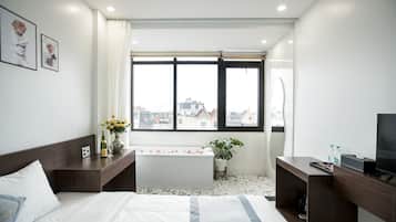 Premier Room | Desk, soundproofing, free WiFi, bed sheets