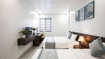 Desk, soundproofing, free WiFi, bed sheets