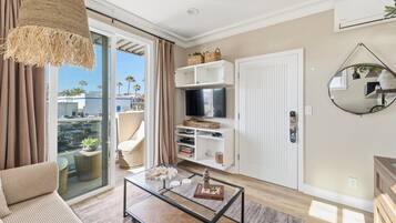 Sunset Suite | Living area