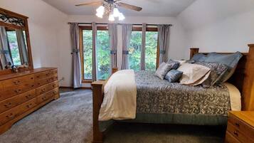 3 bedrooms, in-room safe, desk, iron/ironing board