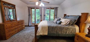 3 bedrooms, in-room safe, desk, iron/ironing board - Relax & Recharge A Frame Retreat firepit hot tub sauna gym fishing forest escape (Irvine)