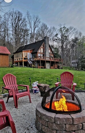 Property grounds - Relax & Recharge A Frame Retreat firepit hot tub sauna gym fishing forest escape (Irvine)