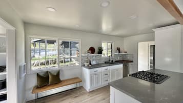 電子レンジ、オーブン、コンロ、食器洗い機