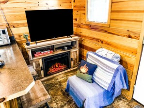 Smart TV y chimenea