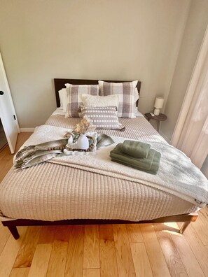 4 Schlafzimmer, Schreibtisch, Bügeleisen/Bügelbrett, Reisekinderbett