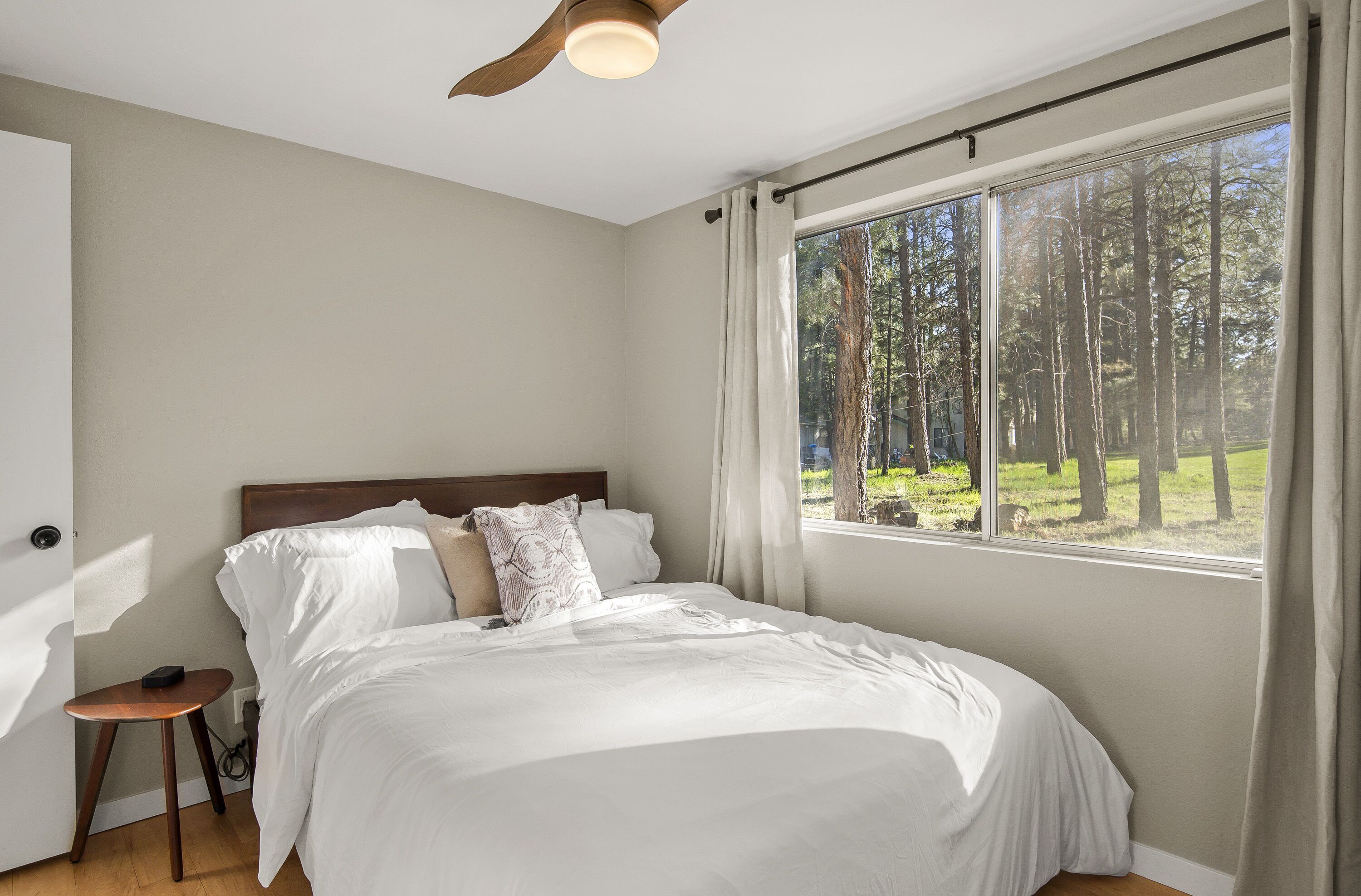 Pines and Plaid Hideaway renovated cabin in Continental Country Club, Flagstaff