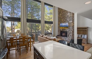 Smart TV, fireplace