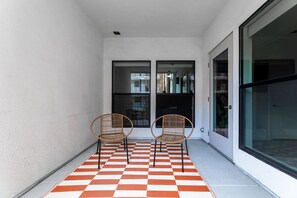 Interior - Luxurious OC Apartment - A Mod Chic Design (Santa Ana)