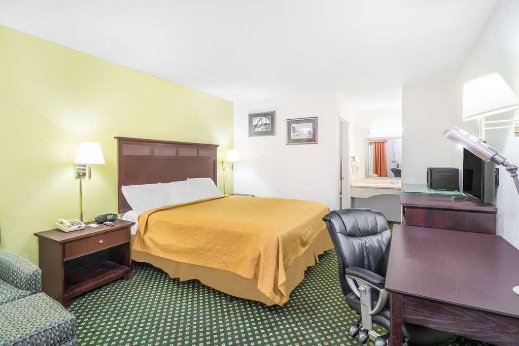 Maximum Comfort! With Outdoor Pool, Free Parking, Pets are Welcome!