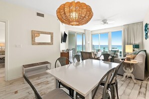 Dining - The Crescent Unit 309, Hosted by Scenic Stays! (Miramar Beach)