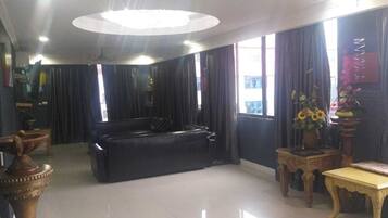 Basic Penthouse | Living area