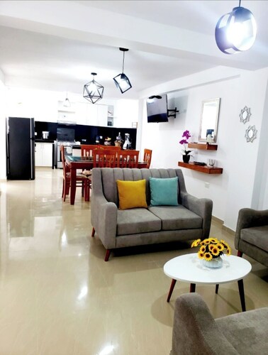 We are located 3 minutes walking distance from Huanchaco Beach.