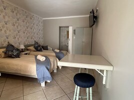 Room, 1 Bedroom, Accessible, Smoking | 1 bedroom