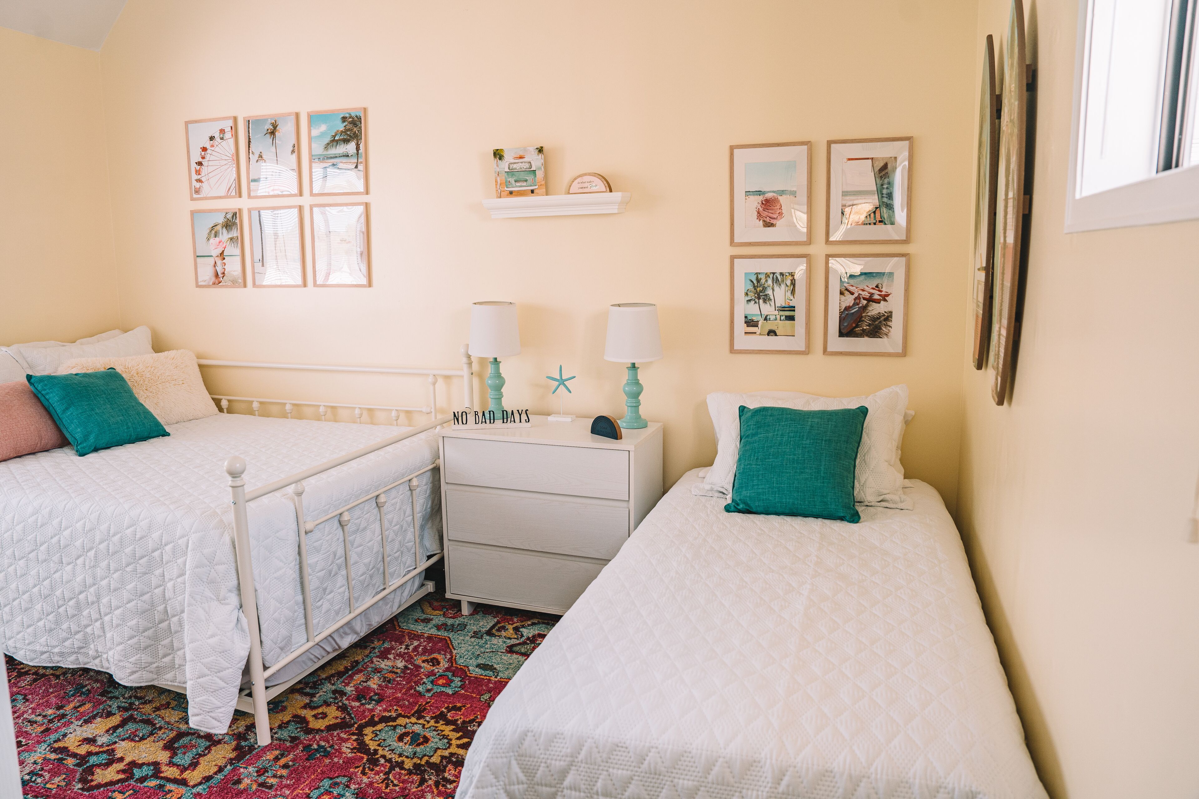  2 Bedroom 2 Bath: Walking distance to Beach