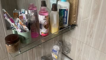 Combined shower/tub