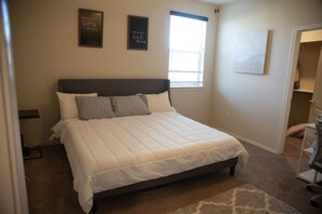 4 bedrooms, iron/ironing board, WiFi, bed sheets - Home in El Paso (El Paso)