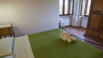 7 Schlafzimmer, Bügeleisen/Bügelbrett, WLAN