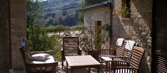 Villa with private pool between the Adriatic beaches and Monti Sibillini National Park