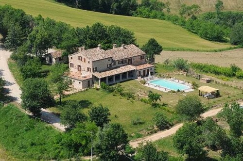 Villa with private pool between the Adriatic beaches and Monti Sibillini National Park