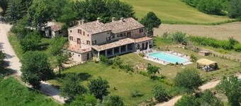 Villa with private pool between the Adriatic beaches and Monti Sibillini National Park