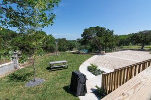 Outdoor dining - The Cove at Whitney Unit A: Luxury Lakefront Retreat with Semi-Private Cove and Fire Pit (Clifton)