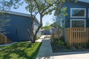 Exterior - The Cove at Whitney Unit A: Luxury Lakefront Retreat with Semi-Private Cove and Fire Pit (Clifton)
