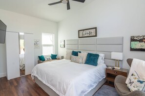 1 bedroom, iron/ironing board, WiFi - The Cove at Whitney Unit A: Luxury Lakefront Retreat with Semi-Private Cove and Fire Pit (Clifton)