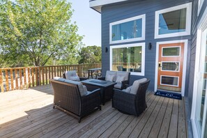 Outdoor dining - The Cove at Whitney Unit A: Luxury Lakefront Retreat with Semi-Private Cove and Fire Pit (Clifton)
