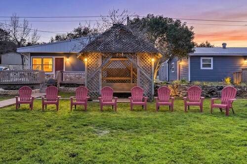 Casa del Lago! Lakefront Retreat with Semi-Private Cove, Deck, and Firepit - Ideal for R&R!