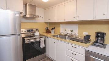 Kühlschrank, Mikrowelle, Geschirrspüler