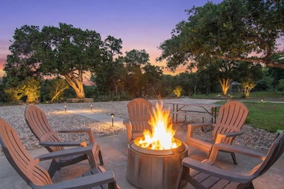 Tranquil Escape at Casita del Lago Azul - Lakefront Serenity with Semi-Private Cove & Fire Pit