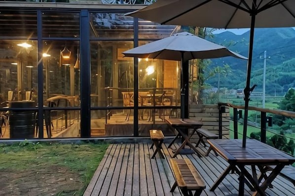 Outdoor dining