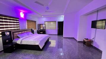 3 bedrooms, free WiFi, bed sheets