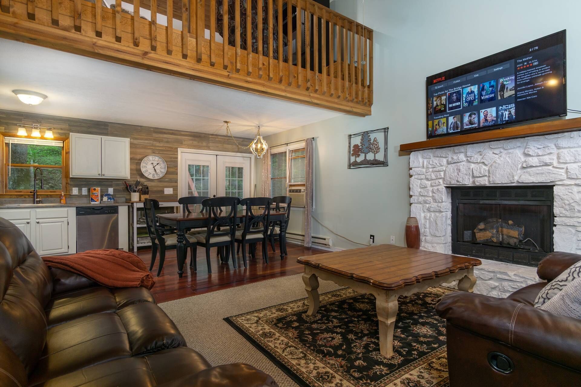 Whispering Willow Cabin - New Hot Tub! - Mtn.Views - Fire pit - BBQ - Pets - Free Attraction Tickets