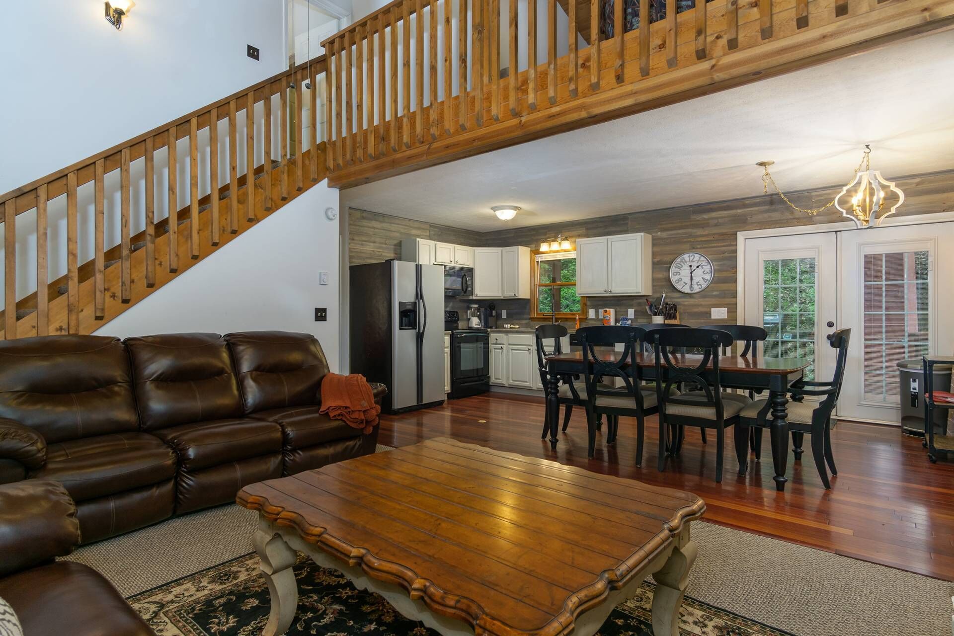 Whispering Willow Cabin - New Hot Tub! - Mtn.Views - Fire pit - BBQ - Pets - Free Attraction Tickets